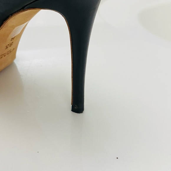 Coach size 9.5 color tan and black - Picture 3 of 5